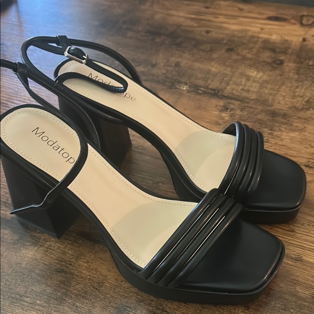 Moda Black Block Heel Shoes with Ankle Strap